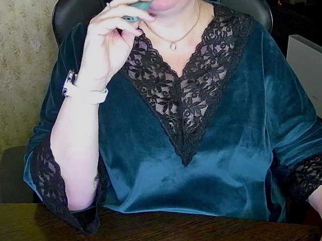 Alisa1917 live cam on BongaCams
