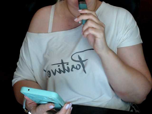 Alisa1917 live cam on BongaCams
