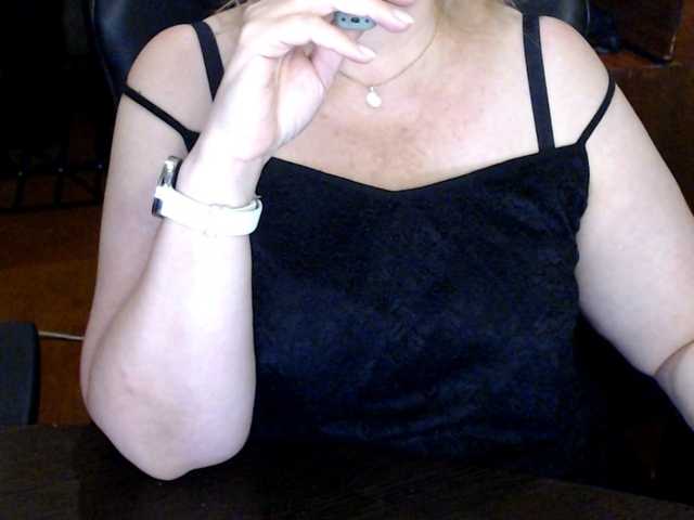 Alisa1917 live cam on BongaCams