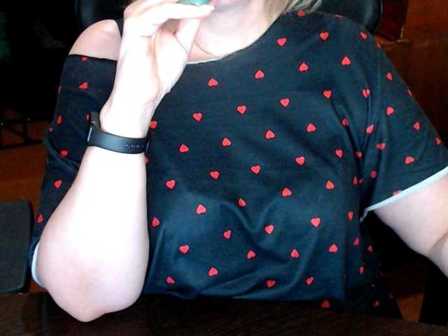 Alisa1917 live cam on BongaCams