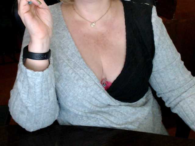 Alisa1917's BongaCams show and profile