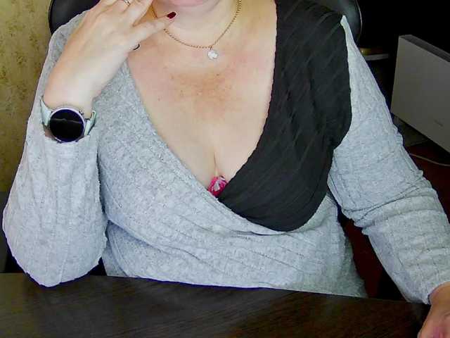 Alisa1917 live cam on BongaCams