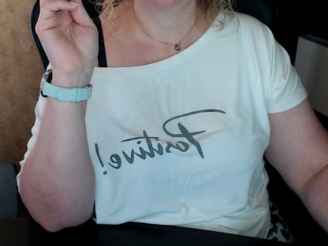 Alisa1917 live cam on BongaCams