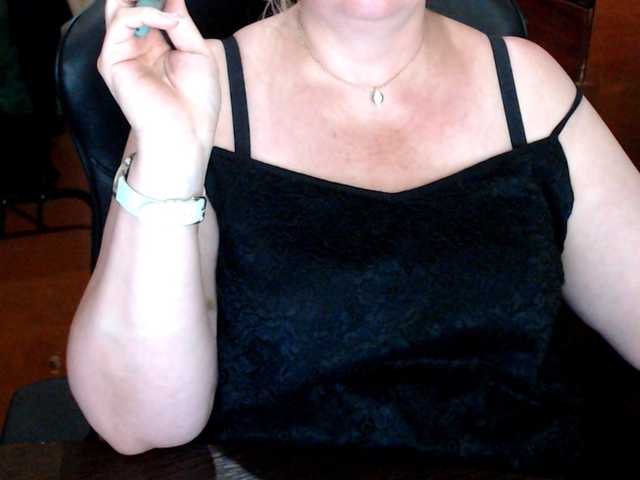 Alisa1917 live cam on BongaCams