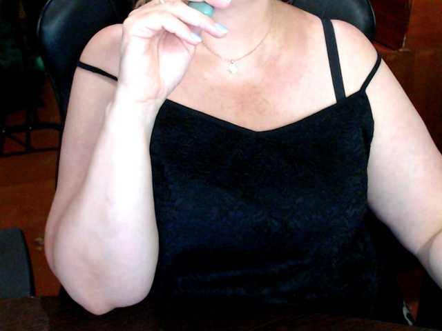 Alisa1917 live cam on BongaCams