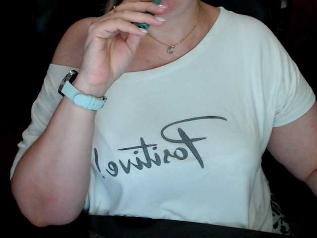 Alisa1917 live cam on BongaCams