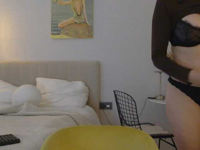 RoxySkyBlue live cam on BongaCams
