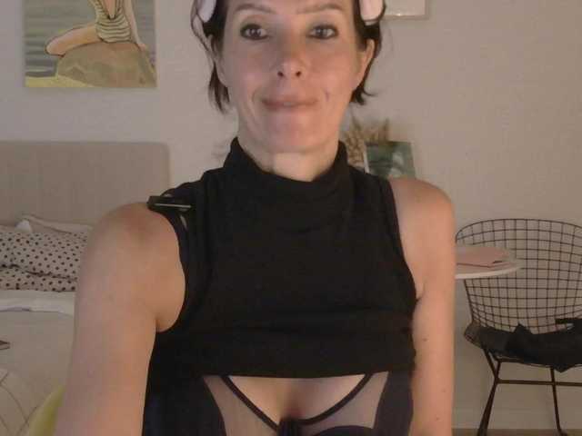 RoxySkyBlue live cam on BongaCams