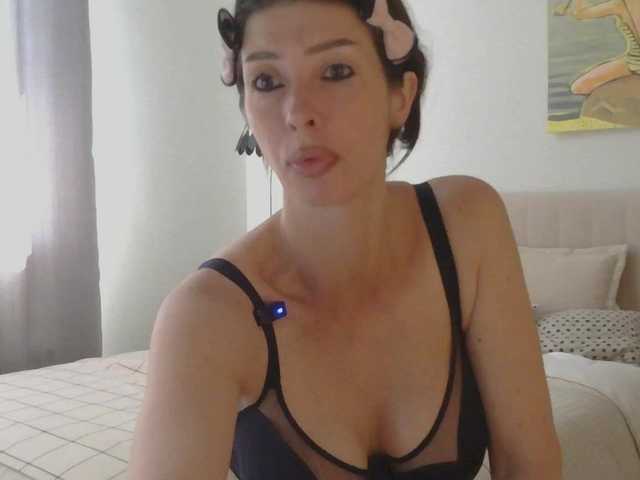 RoxySkyBlue live cam on BongaCams