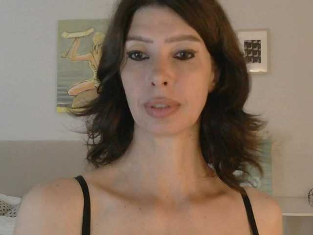 RoxySkyBlue live cam on BongaCams