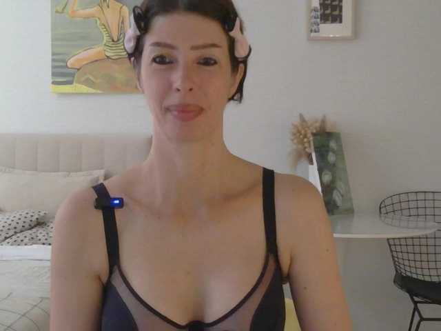 RoxySkyBlue live cam