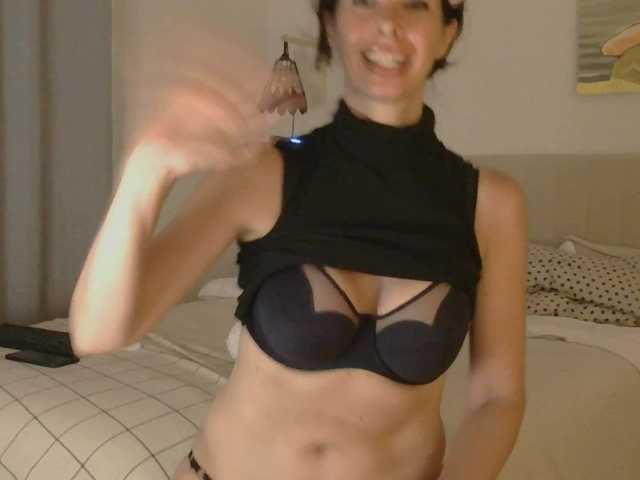RoxySkyBlue live cam on BongaCams