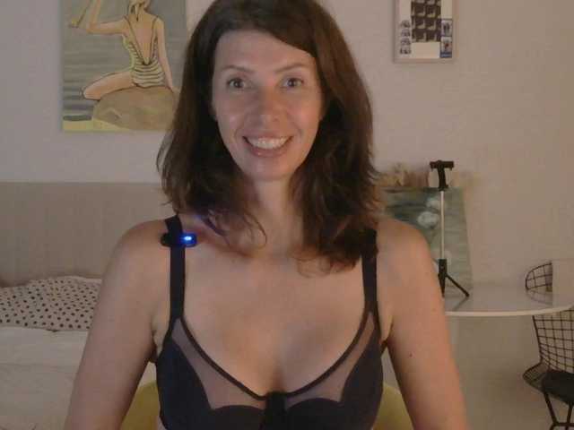 RoxySkyBlue live cam on BongaCams