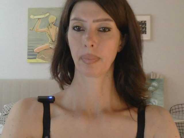 WhiteQueen888 live webcam show