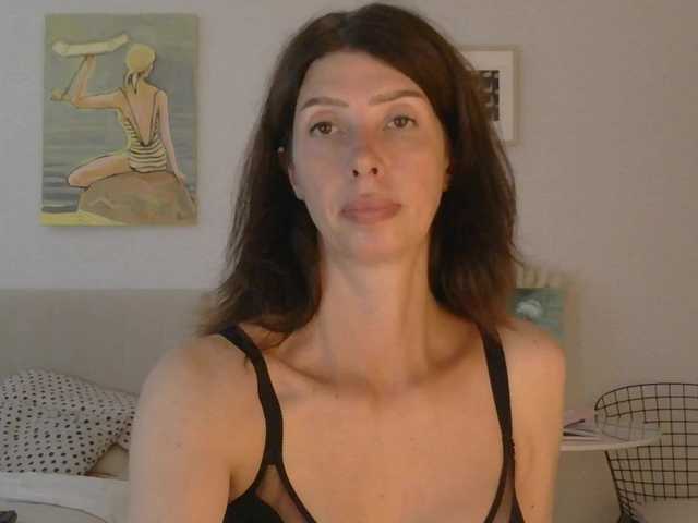WhiteQueen888 live webcam show