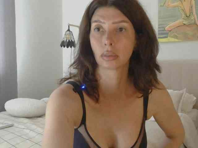 WhiteQueen888 webcam