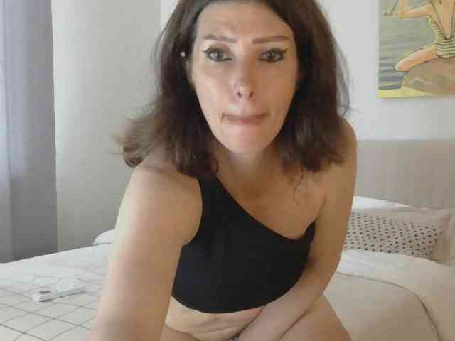 WhiteQueen888 webcam