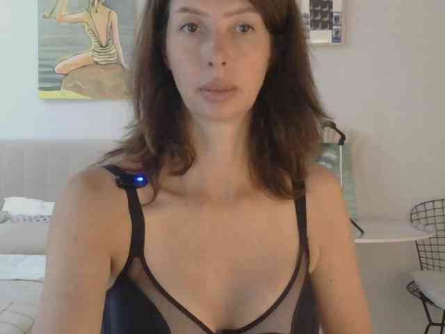 WhiteQueen888 webcam