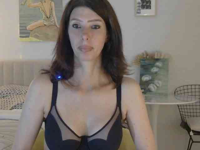 WhiteQueen888 webcam