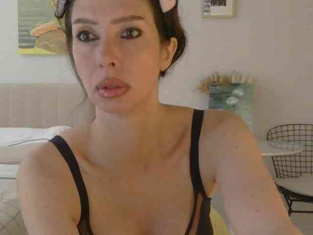 WhiteQueen888 webcam