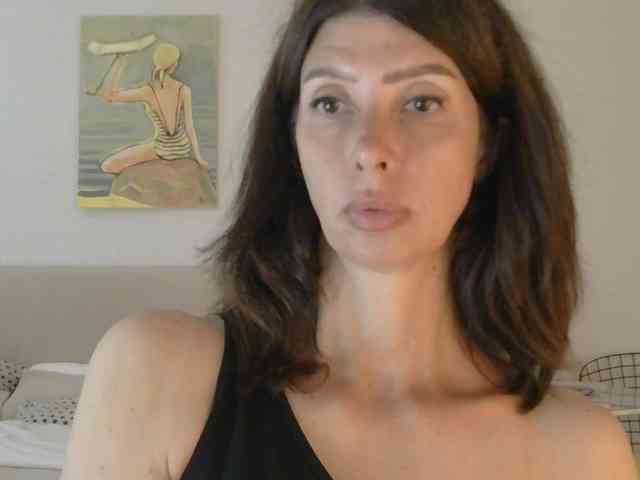 WhiteQueen888 webcam