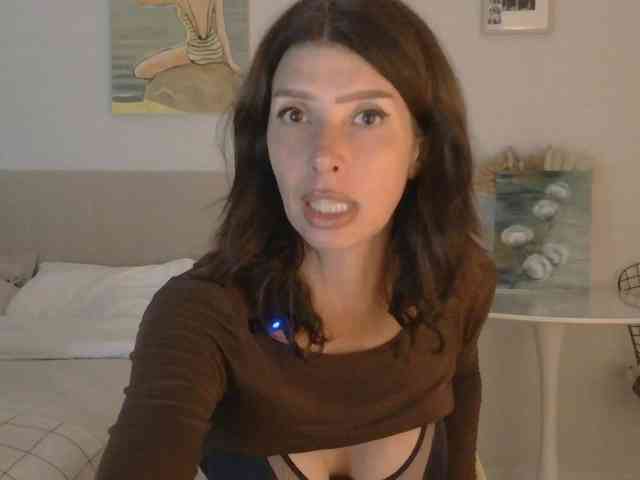 WhiteQueen888 webcam