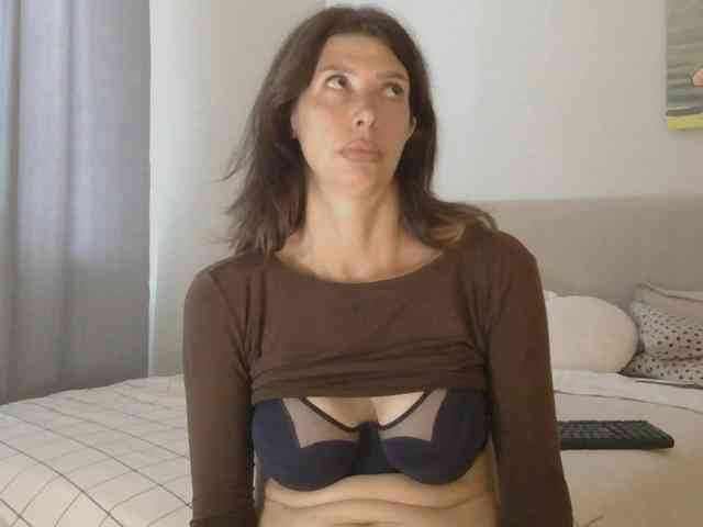 WhiteQueen888 webcam