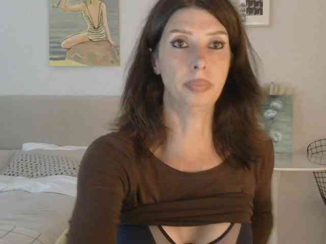 WhiteQueen888 webcam