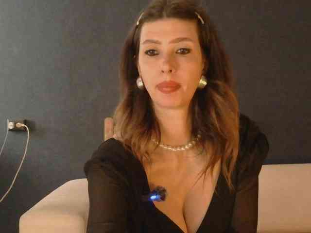 WhiteQueen888 webcam
