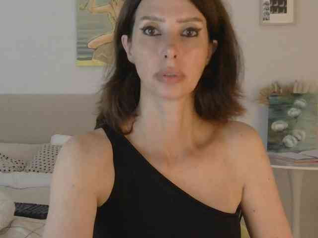 WhiteQueen888 webcam