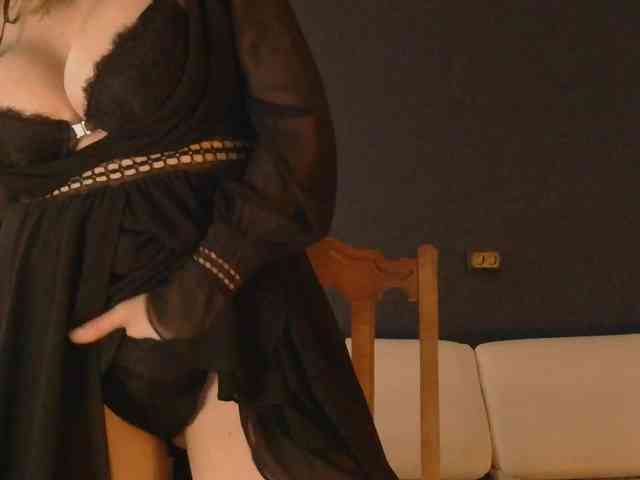 WhiteQueen888 webcam