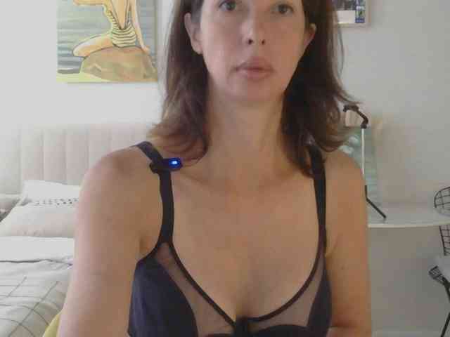 WhiteQueen888 webcam