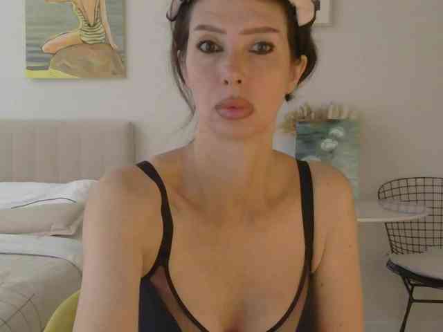 WhiteQueen888 webcam