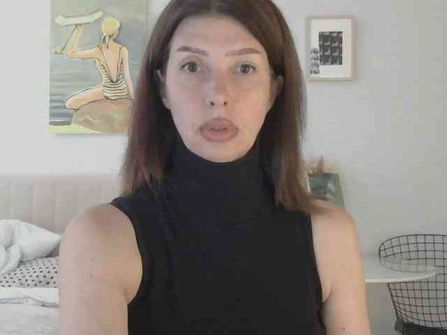 WhiteQueen888 webcam
