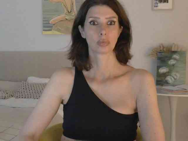 WhiteQueen888 webcam