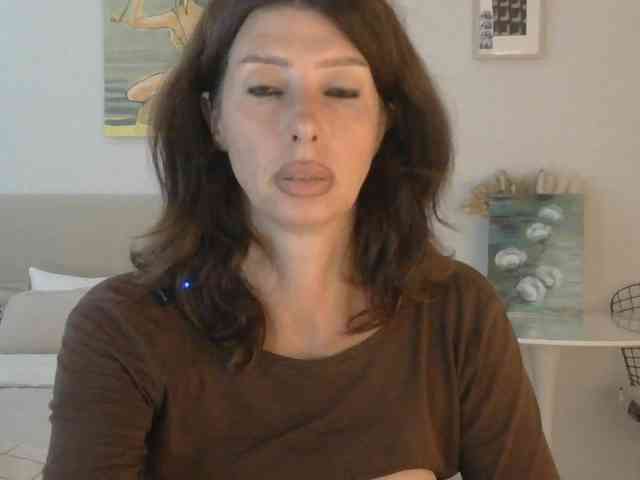 WhiteQueen888 webcam