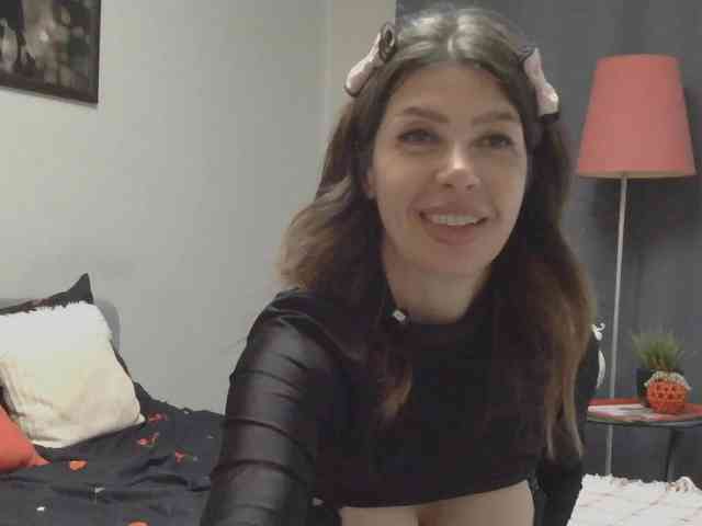 WhiteQueen888 webcam