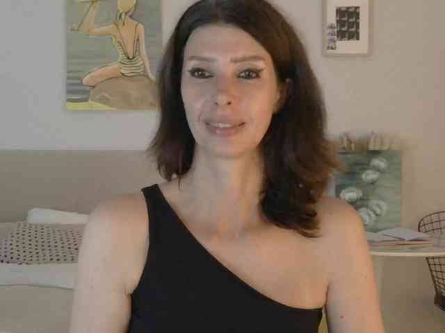 WhiteQueen888 webcam