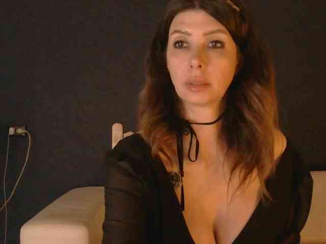 WhiteQueen888 webcam