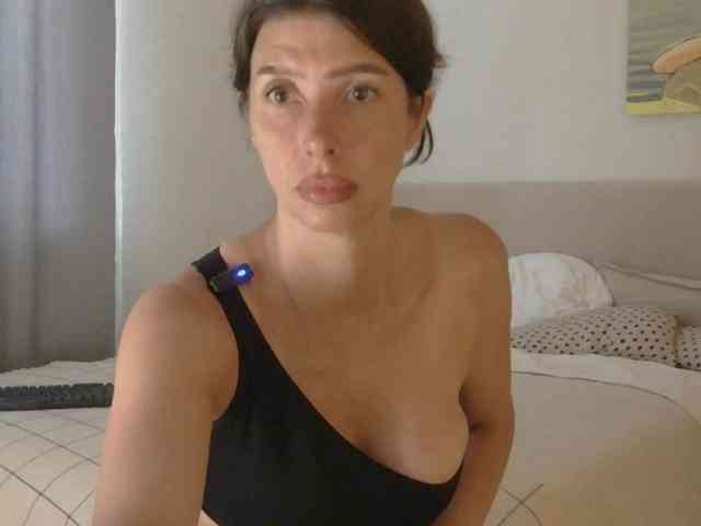 WhiteQueen888 webcam