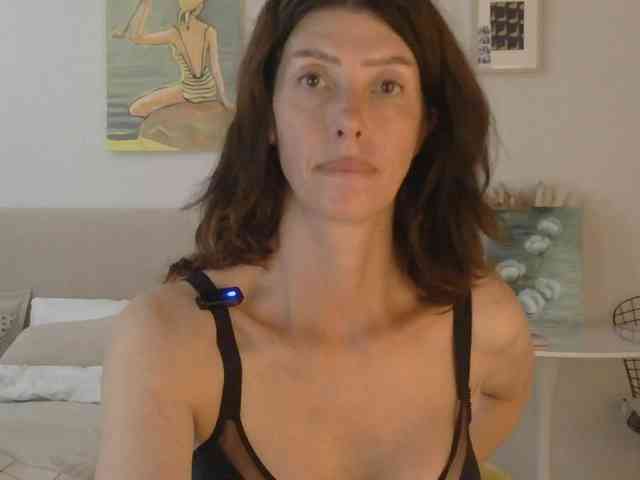 WhiteQueen888 webcam