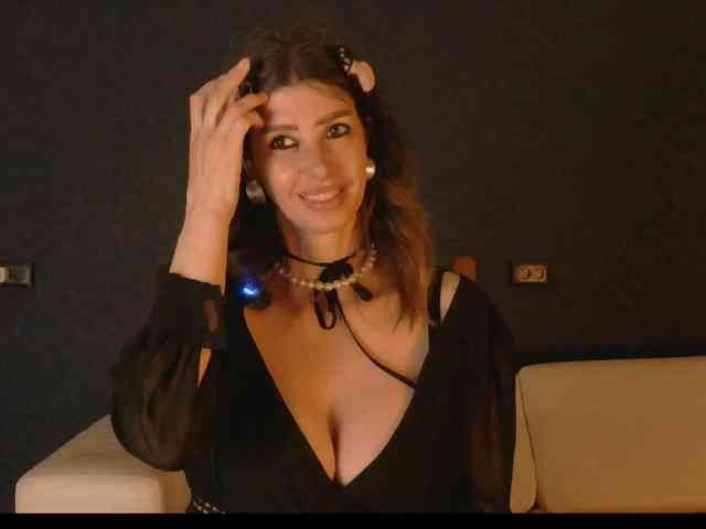 WhiteQueen888 webcam