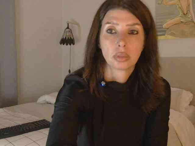 WhiteQueen888 webcam