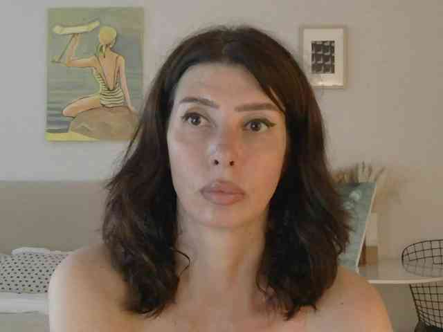 WhiteQueen888 webcam