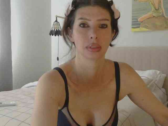 WhiteQueen888 webcam