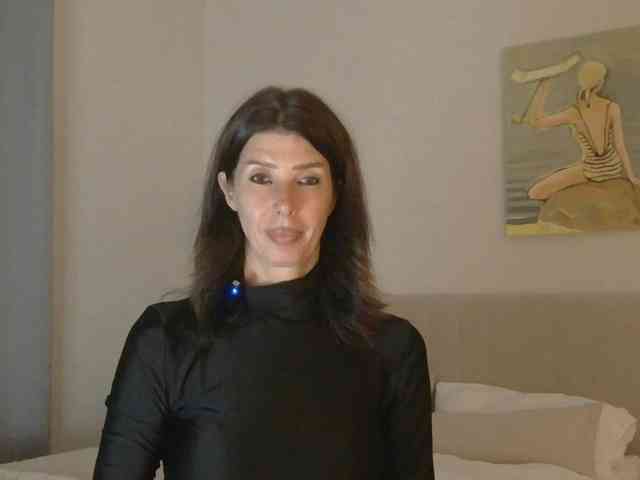WhiteQueen888 webcam