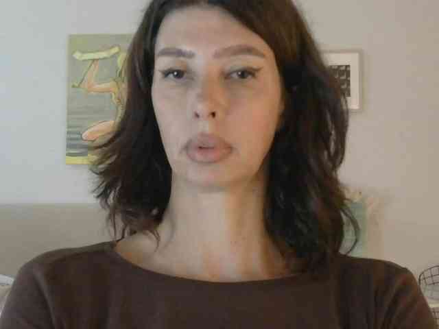 WhiteQueen888 webcam