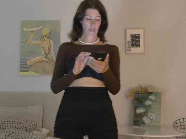WhiteQueen888 webcam