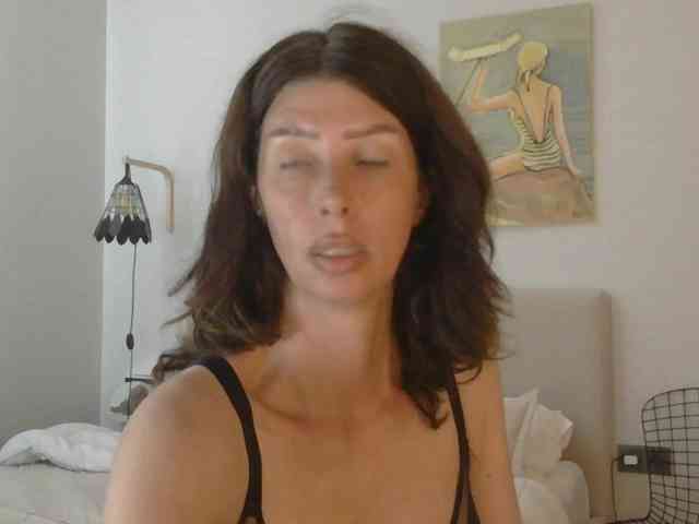 WhiteQueen888 webcam
