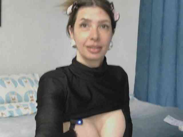 WhiteQueen888 webcam